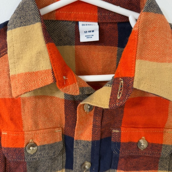 Old Navy Toddler boys plaid shirt in size 12-18 months - Picture 2 of 4